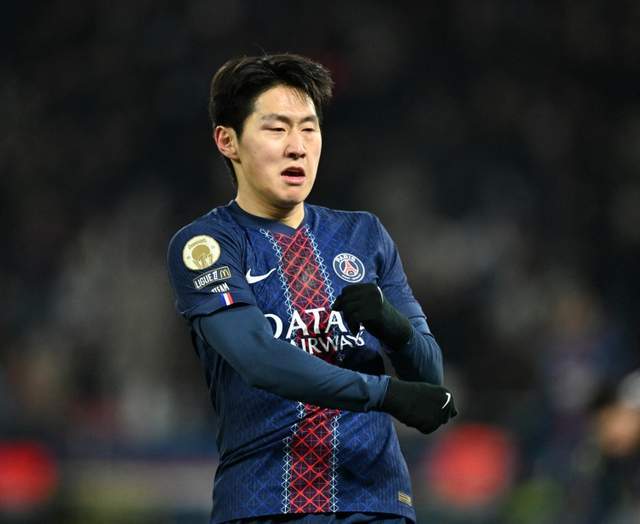  西甲豪门引援策略的深层逻辑：从个体博弈到体系重构 体育新闻