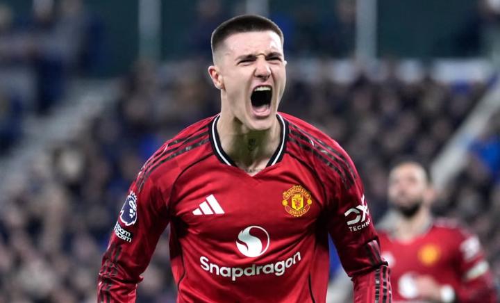 此前称谢什科不配为曼联踢球,舍伍德:我错了,欠他一个道歉 新闻