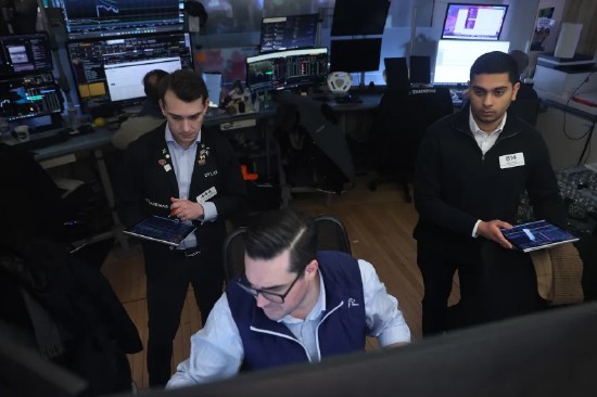 纳指与标普500将迎来3月以来最差月度表现,投资者如何应对 新闻