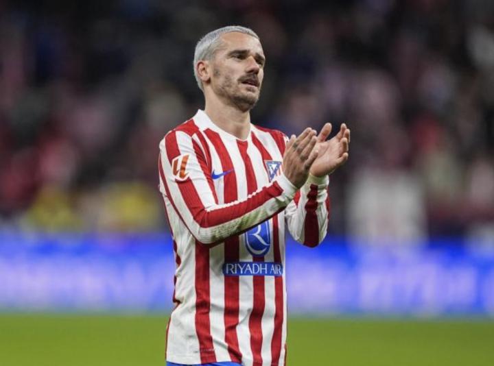 马竞总监正式确认;格列兹曼留队至赛季结束;球迷表达强烈支持,他被视为球队核心。 体育新闻