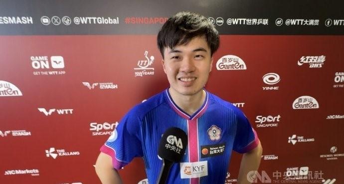 新加坡大满贯半决赛激战,林昀儒力克莫雷加德;决赛前分享沙嗲解压心得,此地风味最正宗。 体育新闻 新加坡大满贯半决赛激战,林昀儒力克莫雷加德;决赛前分享沙嗲解压心得,此地风味最正宗。 体育新闻