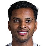  从低谷中崛起；罗德里戈的膝伤考验与皇马的温暖守护。 体育新闻