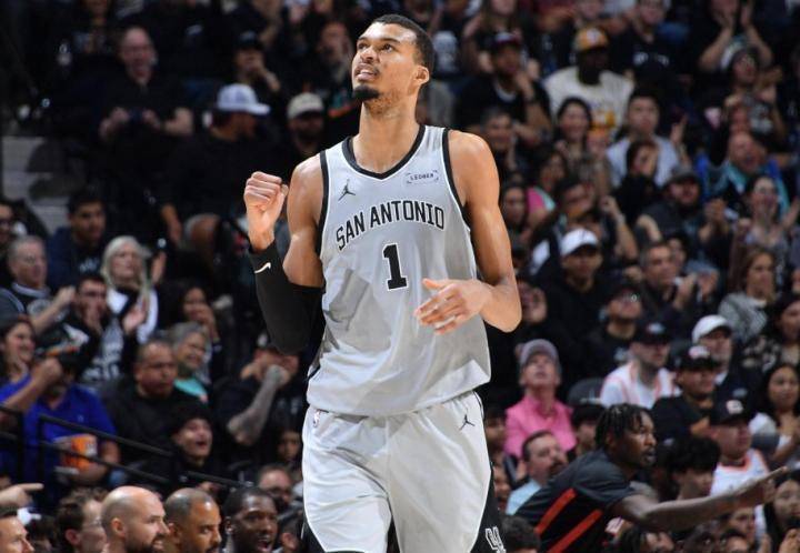 马刺大胜火箭,文班亚马剖析战术破解之道;体能管理成赛季进步核心。 体育新闻 马刺大胜火箭,文班亚马剖析战术破解之道;体能管理成赛季进步核心。 体育新闻 马刺大胜火箭,文班亚马剖析战术破解之道;体能管理成赛季进步核心。 体育新闻