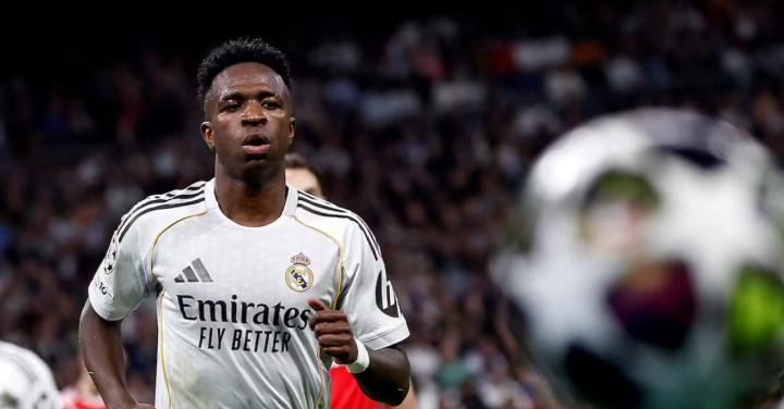 维尼修斯闪耀欧冠舞台;皇马寄望巴西天才主导曼城之战。 体育新闻