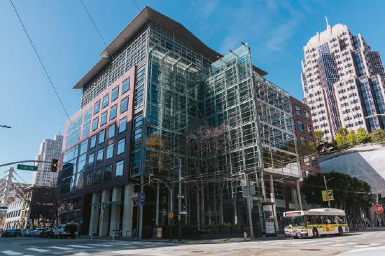 国防部强硬认定AI公司风险;企业自主权面临严峻考验。 IT技术