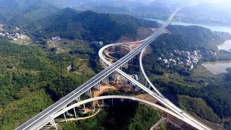 防水行业迎来密集调价潮;东方雨虹等龙头企业连续发布调整通知;原材料成本压力推动市场格局优化。 股票财经