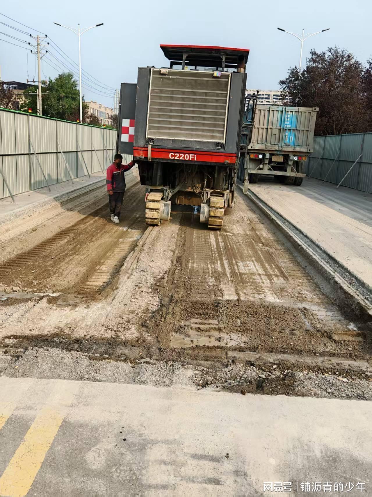 沥青道路施工选型深度指南：从工程实践看企业适配能力